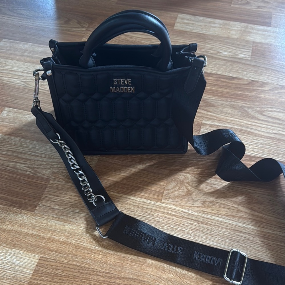 Steve Madden Black Crossbody Bag with Adjustable Straps and Minimalist Design